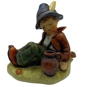 Vintage M. J. Hummel Goebel Coffee Break Porcelain  Figurine 1976 No8